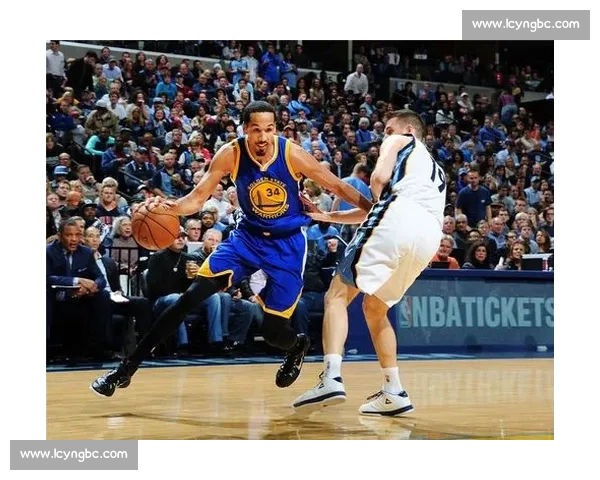 篮球控球后卫全面解析:技巧突破传球组织统治全场能力揭秘